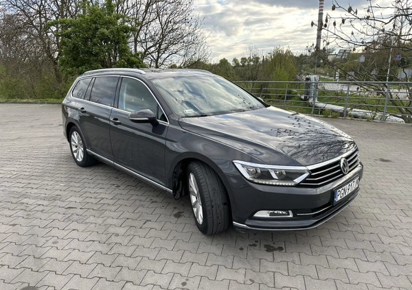 Volkswagen Passat cena 67000 przebieg: 132000, rok produkcji 2016 z Trzemeszno małe 301